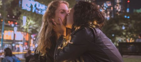 couple kissing in park